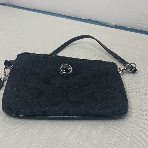 Coach Park Signature Medium Black Fabric Wristlet - Picture 5 of 9